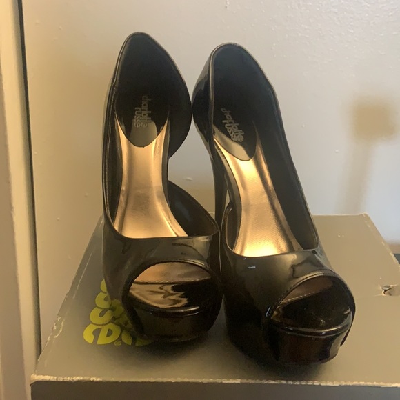 Black Patent leather heels - Picture 2 of 2